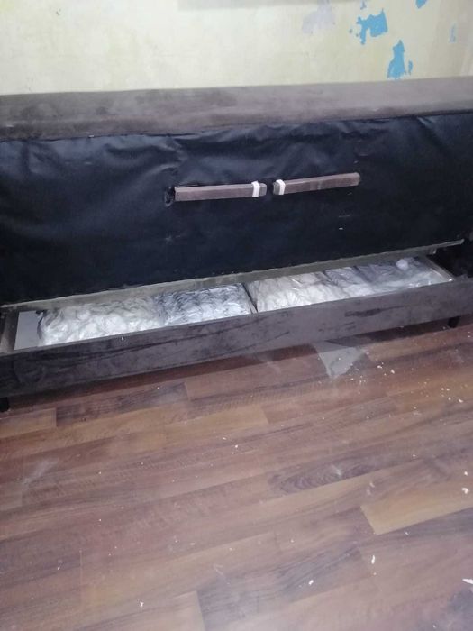 Canapea extensibilă cu ladă