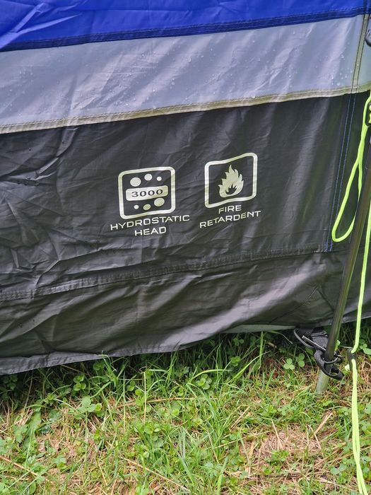 Cort 8 persoane, 2 dormitoare, 2 intrari