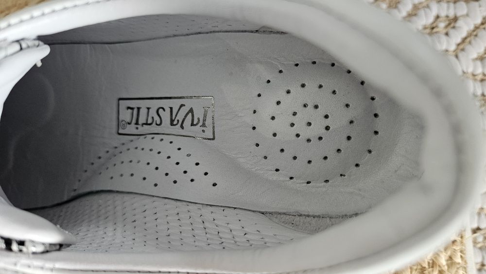 Нови Дамски обувки с перфорация