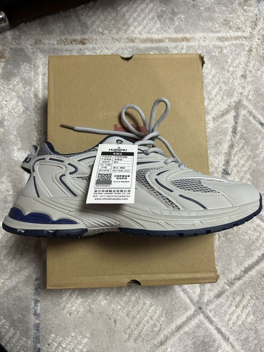 Продам новые кроссовки