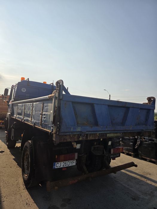 Camion MAN   4x4 basculabil pe 3 parti.
