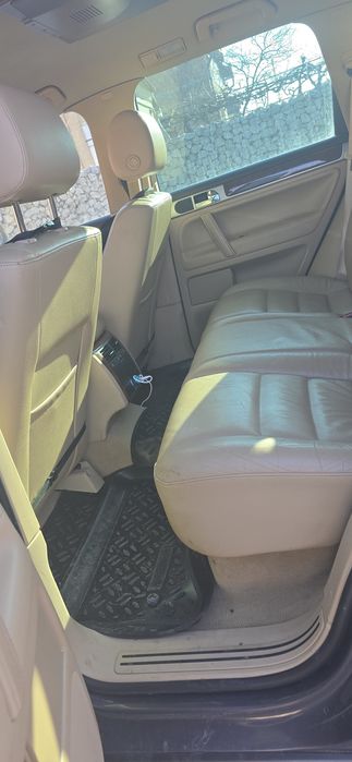 Vand Touareg sau schimb cu suv mai nou .