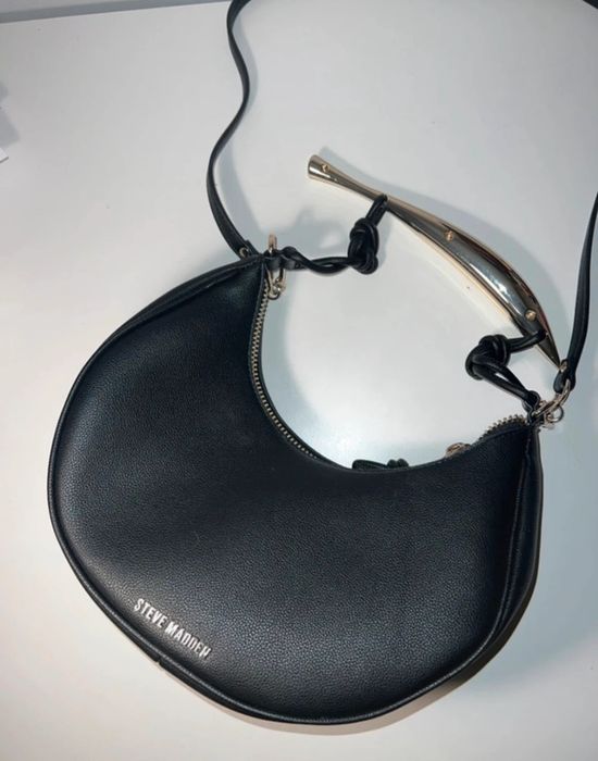 geanta neagra steve madden de mana