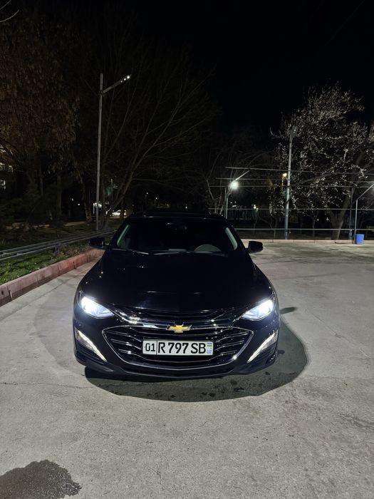 Malibu 2  rangi qora holati ideal 19-20 yili
