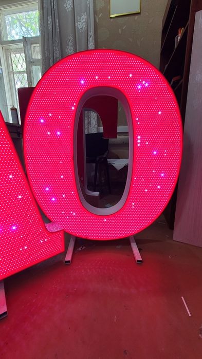 Объемные буквы,  istalgan turdagi harflar reklama banner arakal pechat