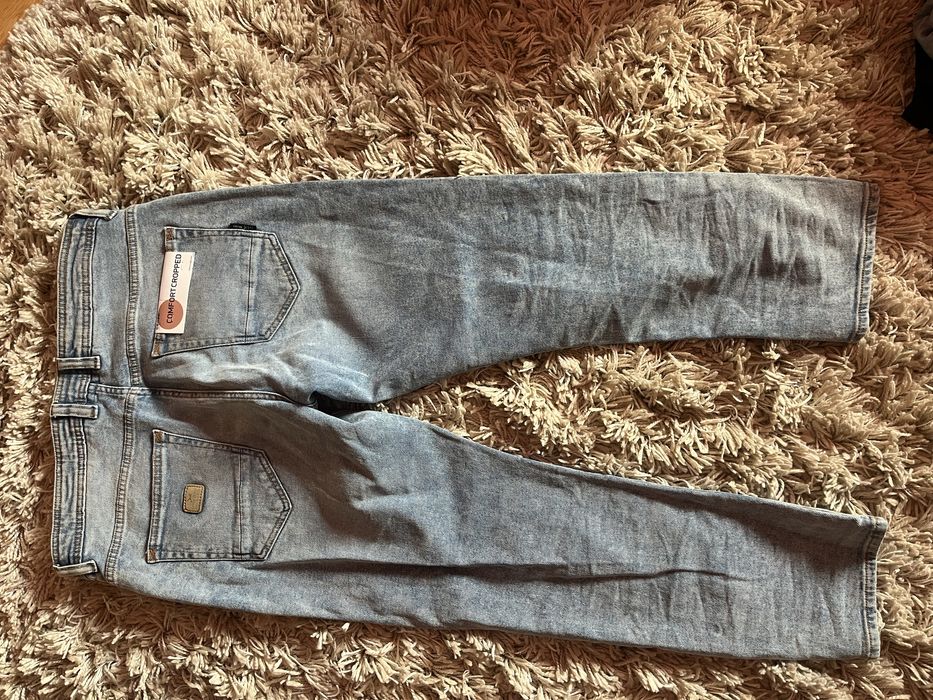 Blugi rupti cu eticheta din cropp