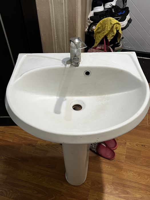 Раковина для туалета душевой