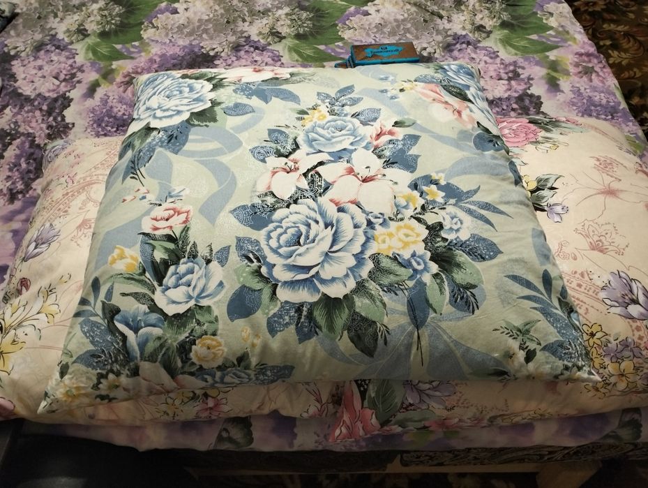 Продам подушки перьевые.