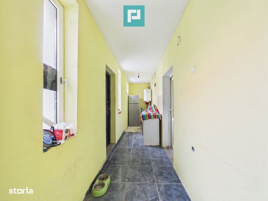 Casă P+E cu două apartamente, zona Drăgășani