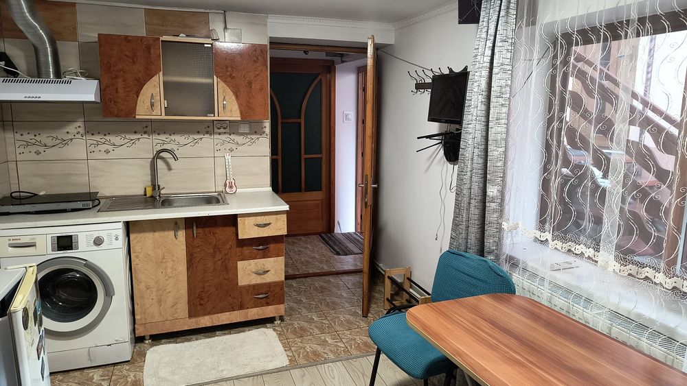 Garsonieră de închiriat Galata la casă la 200 de metri de Pizzeria Rospeto