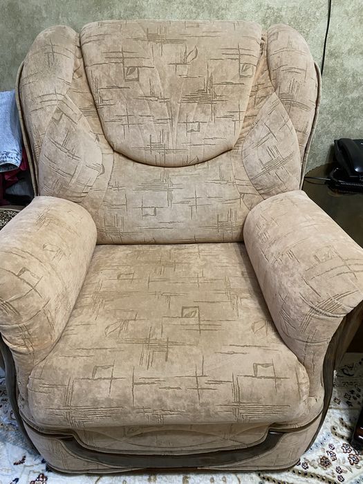 Продаю диван и кресла