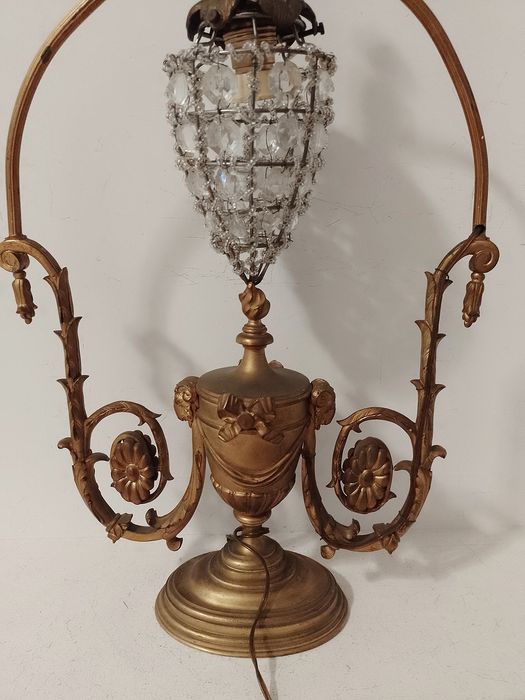 Superb obiect de decor lampa de masa in stilul francez Empire din bron