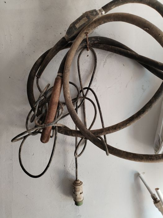 Se vând urmatoarele scule pentru construcții