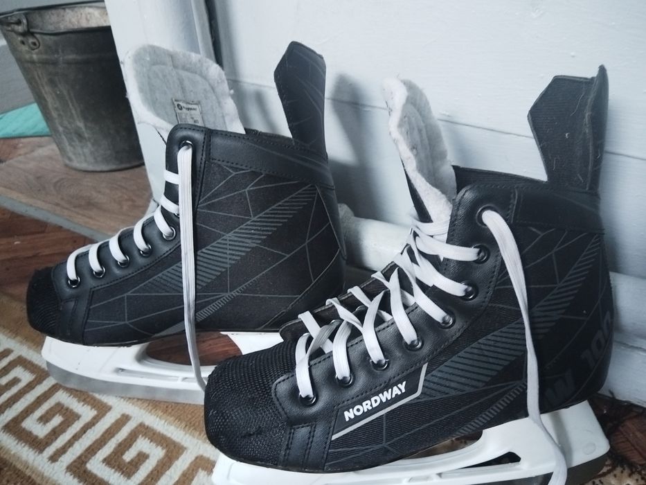 Продам коньки 40р