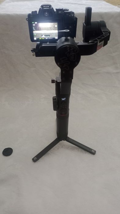 Видеокамера.  OLYMPUS OM-D