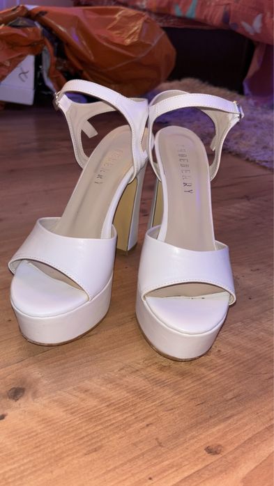 Дамски обувки на платформа с ток 37номер