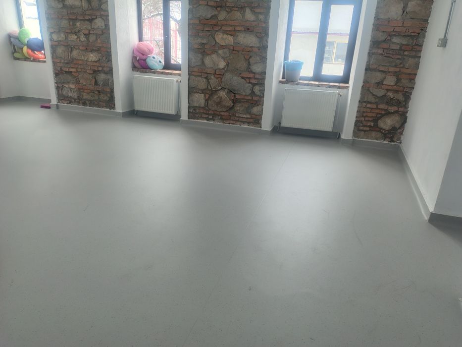 execut montaj de pardoseli