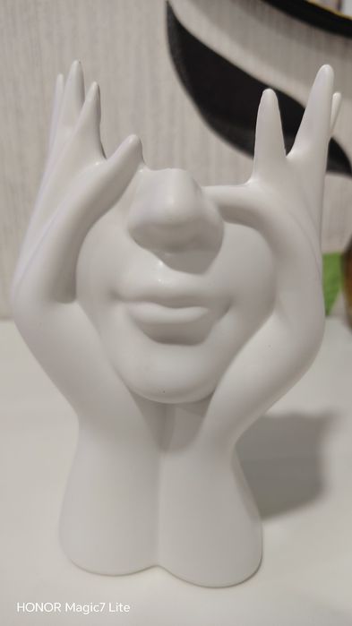 Suport decorativ pentru pensule și creioane