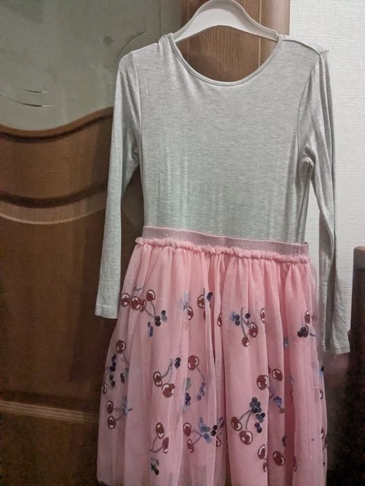 Нарядное платье 128-134 на девочку