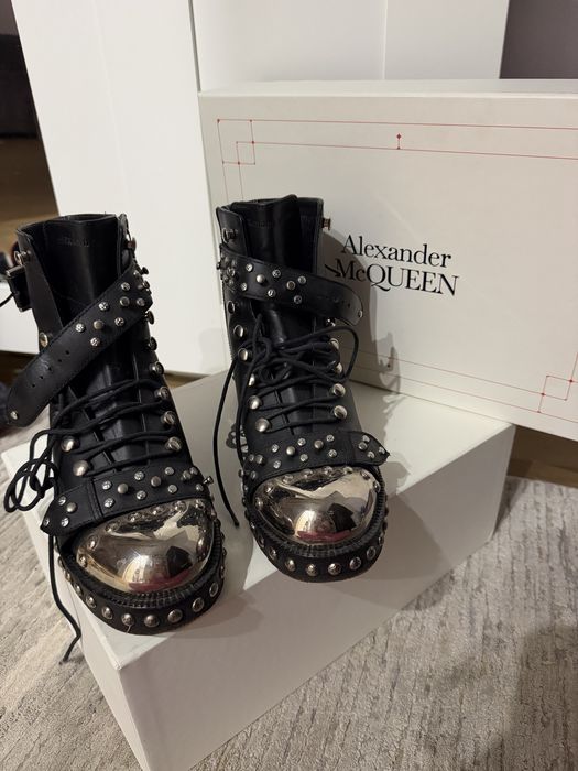 ghete Alexander McQueen Metal toe & studded leather combat