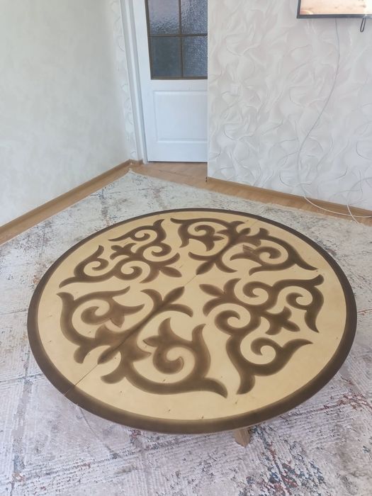 Продам казакша стол в отличном состояние