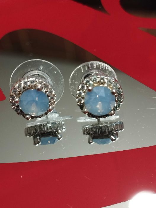 Сребристи обеци, обици с камъни , висящи,обеци на силиконов щифт