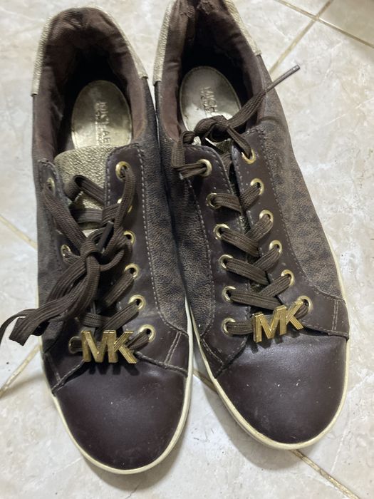 Кроссовки от майкл корс