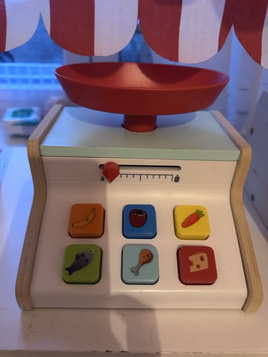 Детски дървен щанд/Театър с везна и каса