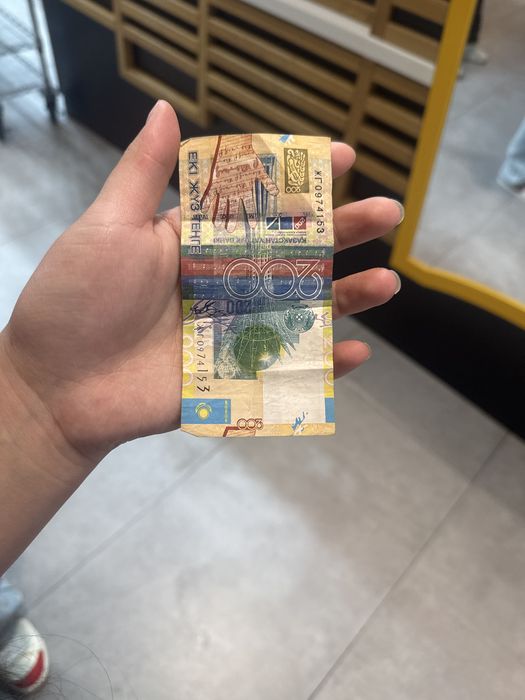 Старая купюра 200 тенге