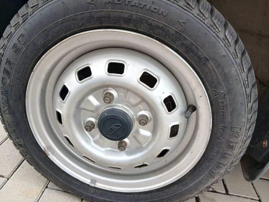 Vând cauciucuri iarna 155/65R13 cu tot cu jante Matiz