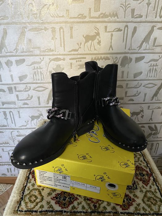 Продам Новые осенние  ботинки