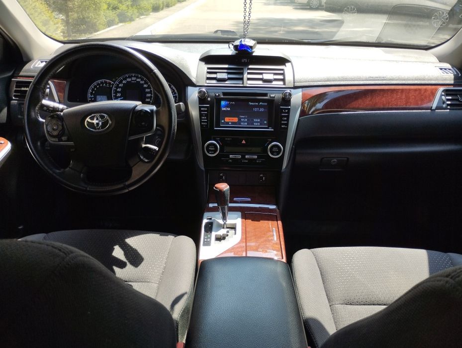 Продам машину Toyota camry.