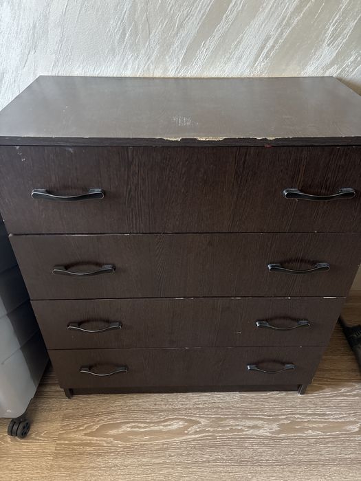 Продается шкаф 4 дверный и комот