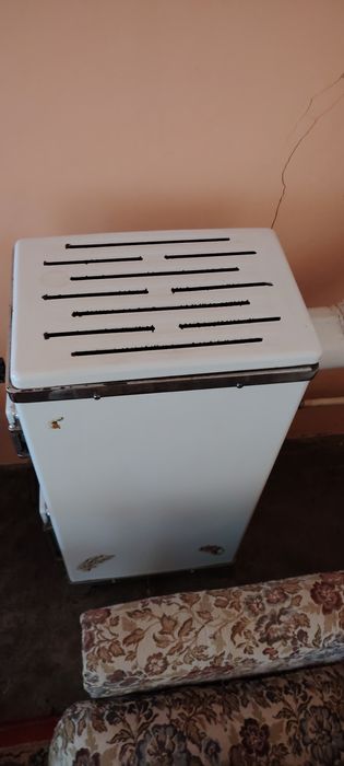 Se vinde soba capitonata cu șamotă!! Stare foarte buna!