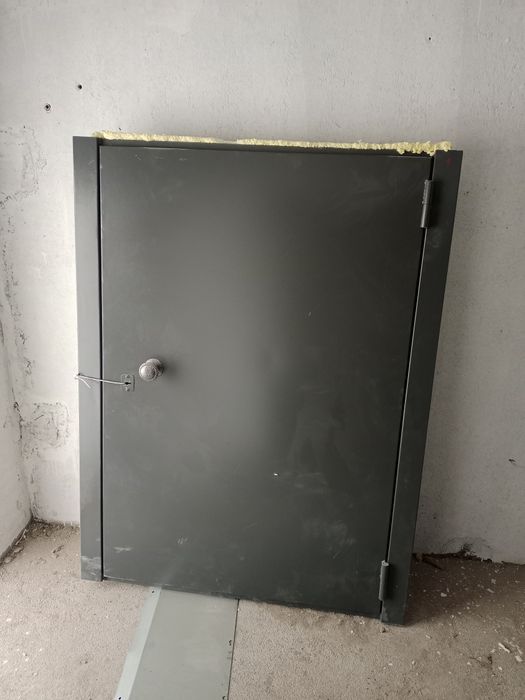 Продам двери б/у.