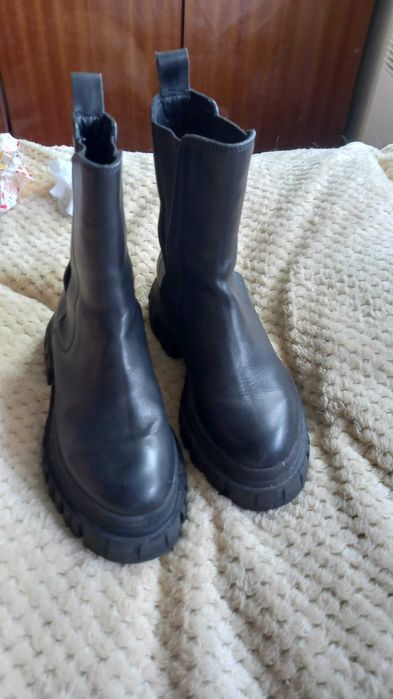 Продавам почти неупотребявани кожени боти BADURA (Челтън / Chelsea boots) – Размер 38
