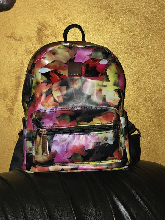 Ted Baker страхотна нова раничка