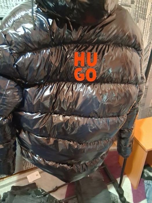 Vând geacă S, disponibil.