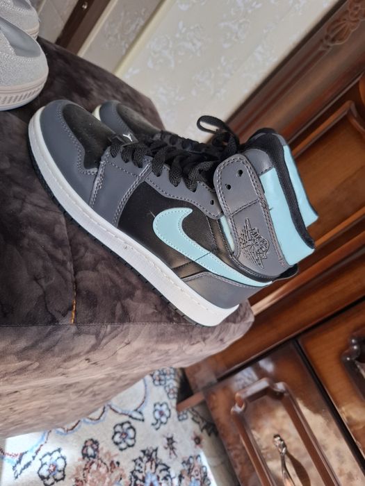 Аёллар ва эркаклар красовкаси