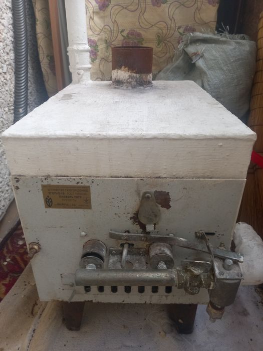 Продам газовую напольную печь.
