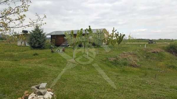 13дка край язовир! С беседки, басейн и барбекю- развит туризъм!