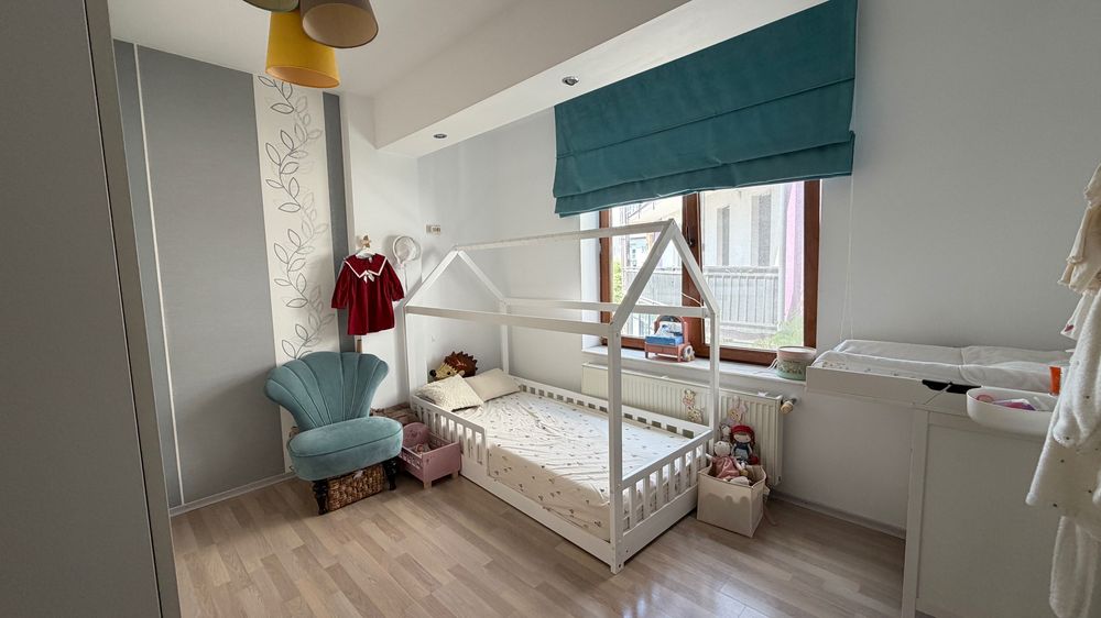 Apartament decomandat cu 3 camere si 2 bai, un loc de parcare inclus, situat în zona Compozitori