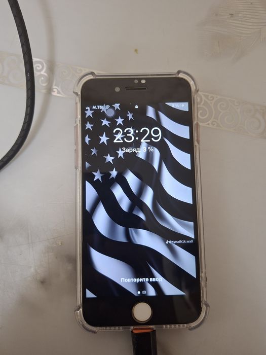 IPhone 7 с новым чехлом и стеклом(приватным)