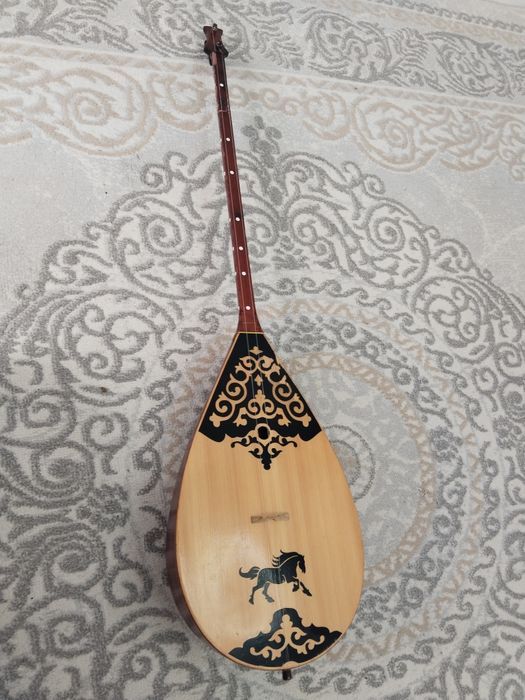 Продам домбыра с дефектом