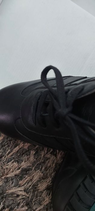 Нови обувки от естествена кожа