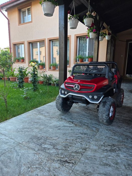 Vând jeep unimog pentru copii.varsta între 2 si 5 ani.