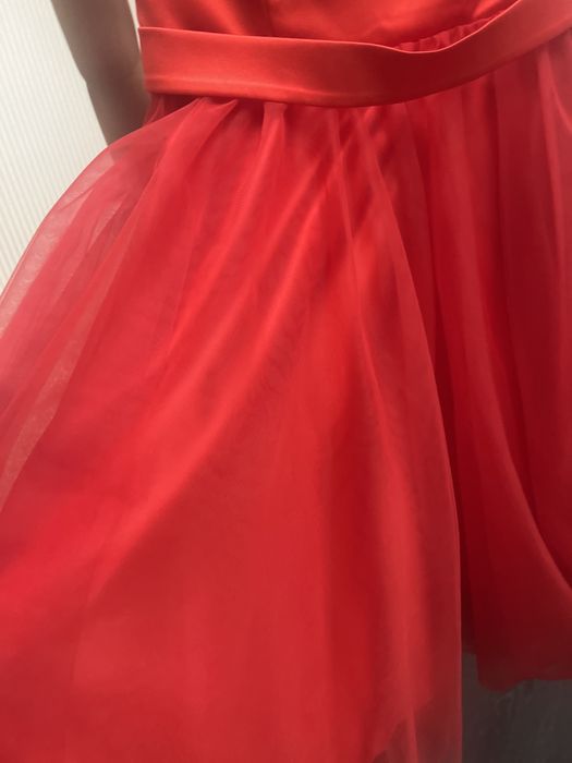 Красивое платье красное