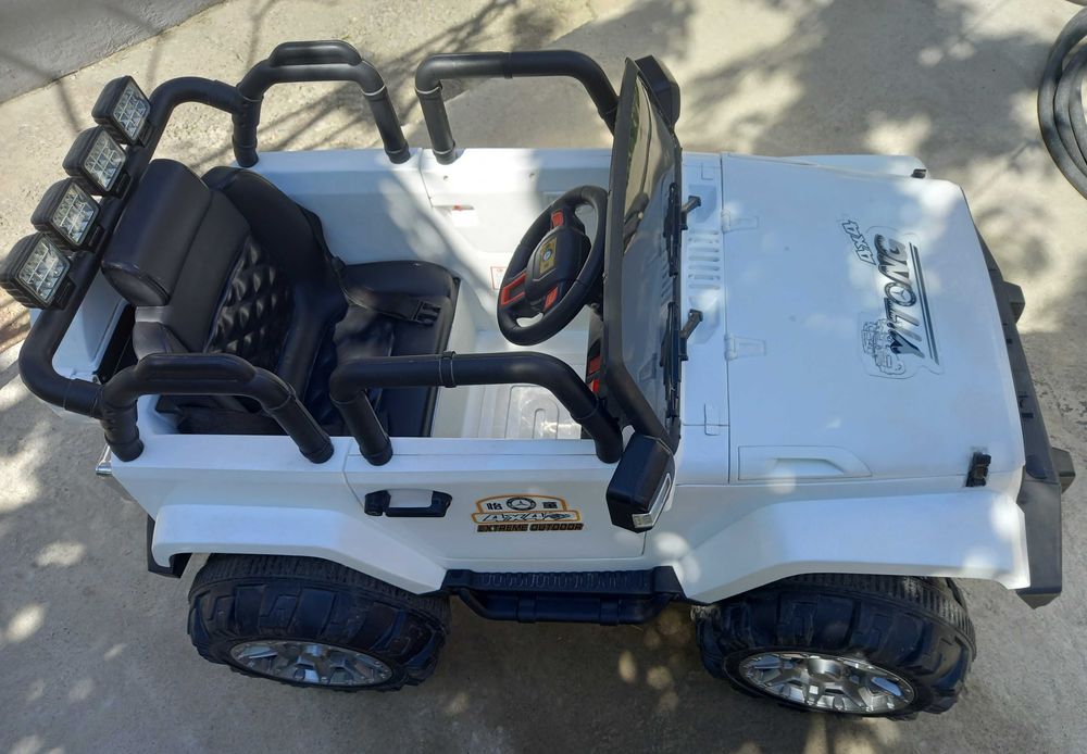 Детская машина на пульте