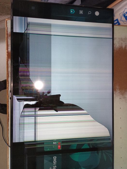 Tv Samsung displayul spart