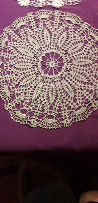 Ръчно плетени покривки за маса